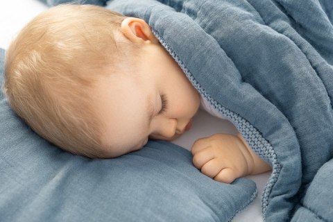 KOMPLET DO ŁÓŻECZKA DZIERGANY Z MUŚLINĄ RÓŻOWY KOMPLET DO ŁÓŻECZKA DZIERGANY Z MUŚLINĄ RÓŻOWY