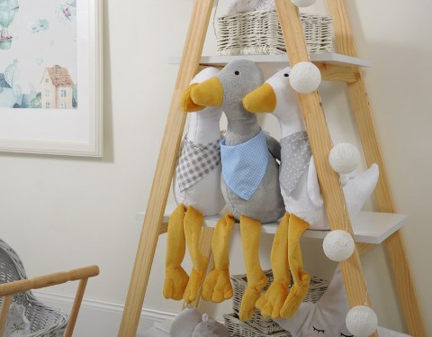 Dekoracyjna gąska pluszowa z chustką - biała Dekoracyjna gąska pluszowa z chustką - biała