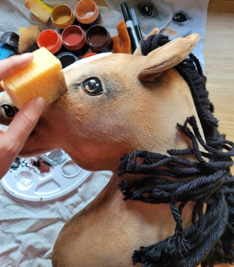 Hobby Horse Duży koń na kiju Premium - ciemny kasztan A3 Hobby Horse Duży koń na kiju Premium - ciemny kasztan A3