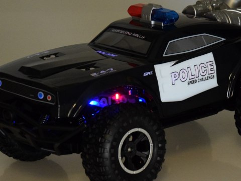 Duże auto sterowane monster truck POLICJA na pilota oświetlenie RC0626 Duże auto sterowane monster truck POLICJA na pilota oświetlenie RC0626