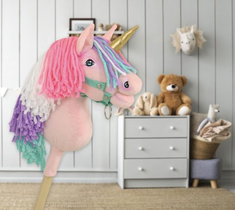 Hobby Horse Jednorożec na kiju mały różowy z kolorową grzywą i złotym rogiem Hobby Horse Jednorożec na kiju mały różowy z kolorową grzywą i złotym rogiem