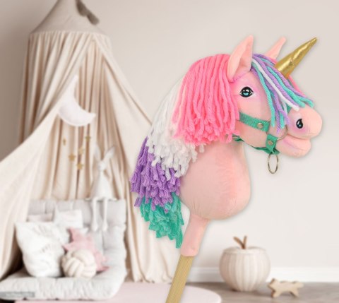 Hobby Horse Jednorożec na kiju mały różowy z kolorową grzywą i złotym rogiem Hobby Horse Jednorożec na kiju mały różowy z kolorową grzywą i złotym rogiem