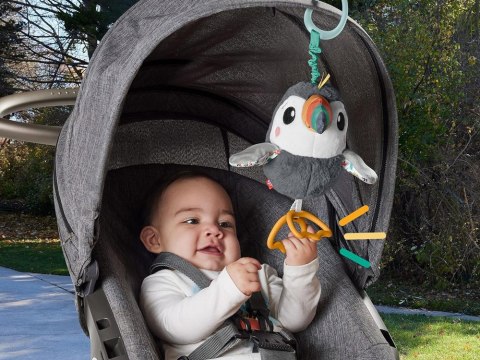 Fisher-Price zawieszka grzechotka Tukan macha skrzydłami ZA6034 Fisher-Price zawieszka grzechotka Tukan macha skrzydłami ZA6034