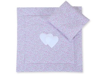 Pościel dla niemowląt z wypełnieniem kołderka i poduszka - Serduszka łączka różowa