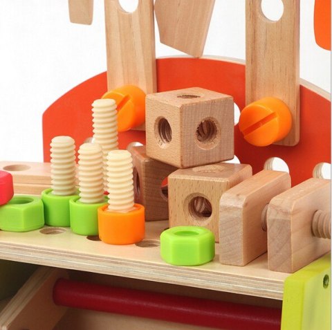 Duży drewniany warsztat Duży drewniany warsztat