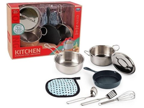 Zestaw garnków metalowych z akcesoriami Zestaw garnków metalowych z akcesoriami