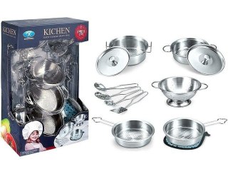 Zestaw naczyń metalowych