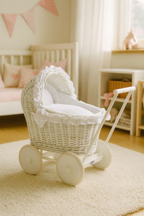 Wiklinowy wózek dla lalek pchacz z haftowaną pościelką i miękką wyściółką- biały