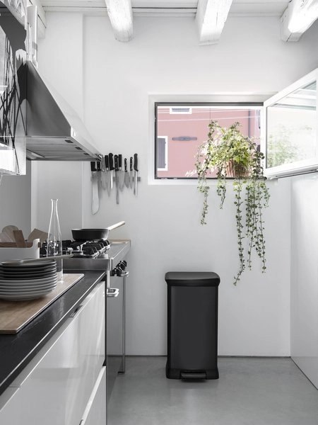 Curver Kosz Na Śmieci Z Pedałem Metalizowany Czarny 50l