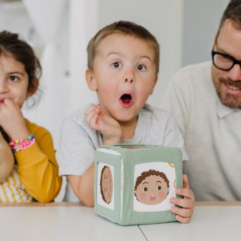 Kostka edukacyjna do nauki emocji zabawka dla dzieci lalka Baby Rubens Barn
