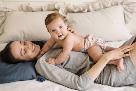 Pieluszka z kieszonką JEDNOROŻCE 5-15kg - rzepy Pieluszka z kieszonką JEDNOROŻCE 5-15kg - rzepy