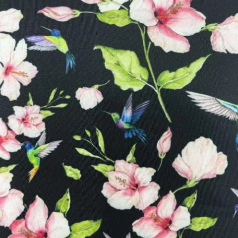 Krótkie Legginsy z Wysokim Stanem - Kolibry i Kwiaty Krótkie Legginsy z Wysokim Stanem - Kolibry i Kwiaty